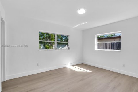 Casa en venta en Miami, Florida, 3 dormitorios, 141.12 m2 № 1956942 - foto 15