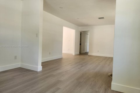 Villa ou maison à vendre à Miami, Floride: 3 chambres, 141.12 m2 № 1956942 - photo 6