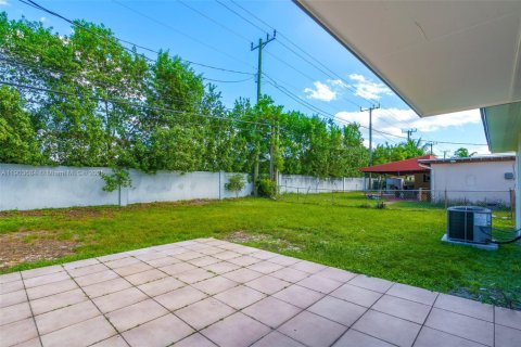 Casa en venta en Miami, Florida, 3 dormitorios, 141.12 m2 № 1956942 - foto 26