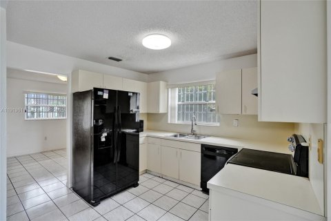 Купить виллу или дом в Майами, Флорида 3 спальни, 130.99м2, № 1976406 - фото 20