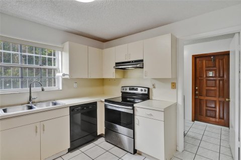 Купить виллу или дом в Майами, Флорида 3 спальни, 130.99м2, № 1976406 - фото 19