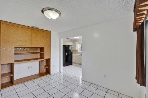 Купить виллу или дом в Майами, Флорида 3 спальни, 130.99м2, № 1976406 - фото 21