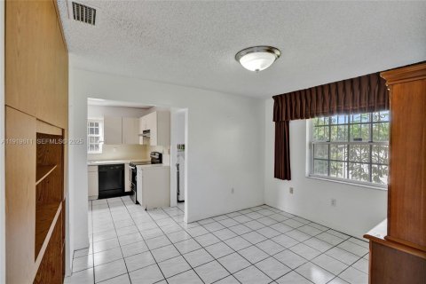 Купить виллу или дом в Майами, Флорида 3 спальни, 130.99м2, № 1976406 - фото 25