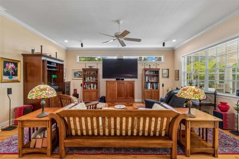 House in Tampa, Florida 4 bedrooms, 330.64 sq.m. № 2408607 - photo 25