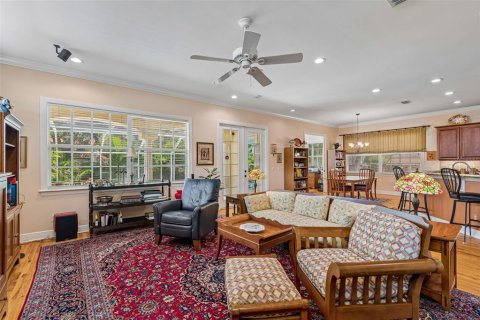 House in Tampa, Florida 4 bedrooms, 330.64 sq.m. № 2408607 - photo 27