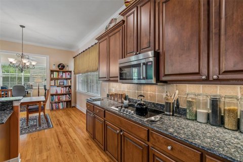 House in Tampa, Florida 4 bedrooms, 330.64 sq.m. № 2408607 - photo 21
