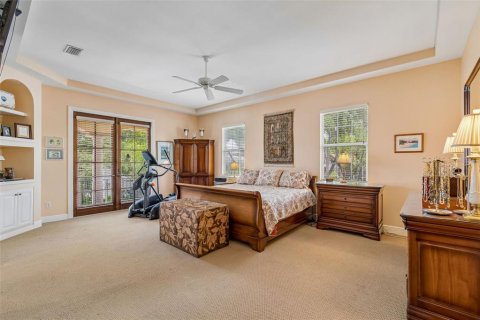 House in Tampa, Florida 4 bedrooms, 330.64 sq.m. № 2408607 - photo 30