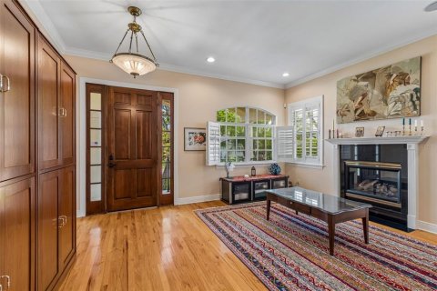House in Tampa, Florida 4 bedrooms, 330.64 sq.m. № 2408607 - photo 7