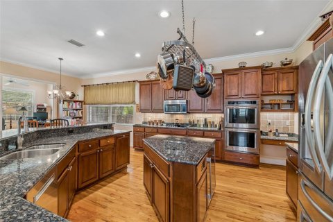 House in Tampa, Florida 4 bedrooms, 330.64 sq.m. № 2408607 - photo 20