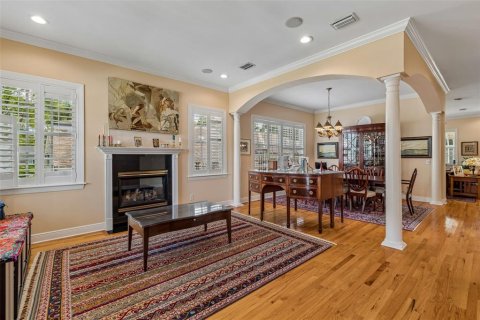 House in Tampa, Florida 4 bedrooms, 330.64 sq.m. № 2408607 - photo 6