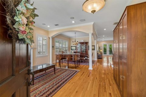 House in Tampa, Florida 4 bedrooms, 330.64 sq.m. № 2408607 - photo 5