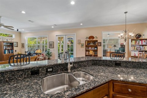 House in Tampa, Florida 4 bedrooms, 330.64 sq.m. № 2408607 - photo 23