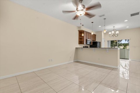 Adosado en alquiler en Orlando, Florida, 5 dormitorios, 134.8 m2 № 1912256 - foto 3