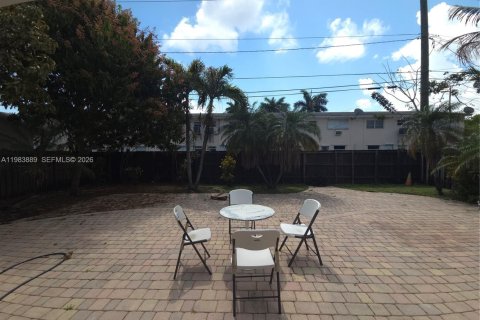 Casa en venta en Hallandale Beach, Florida, 3 dormitorios, 122.45 m2 № 2045557 - foto 10