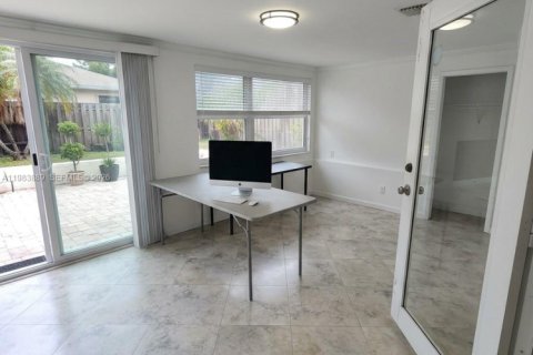 Casa en venta en Hallandale Beach, Florida, 3 dormitorios, 122.45 m2 № 2045557 - foto 4