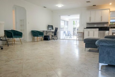 Casa en Hallandale Beach, Florida 3 dormitorios, 122.45 m2 № 2045557
