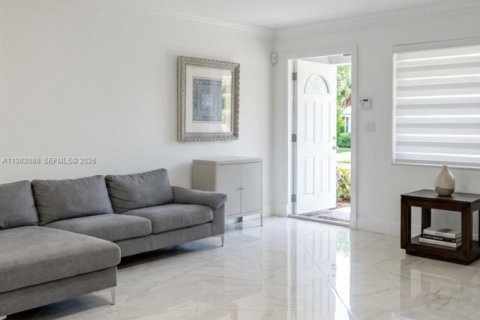 Casa en venta en Hallandale Beach, Florida, 3 dormitorios, 122.45 m2 № 2045557 - foto 2