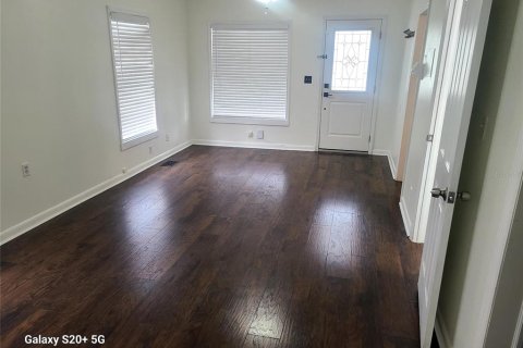 House in Tampa, Florida 3 bedrooms, 93.65 sq.m. № 2207414 - photo 5