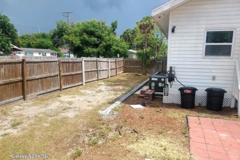 House in Tampa, Florida 3 bedrooms, 93.65 sq.m. № 2207414 - photo 13