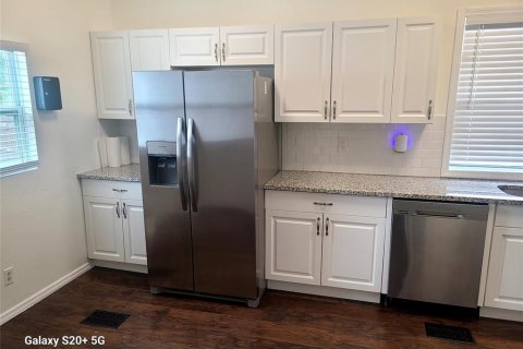 House in Tampa, Florida 3 bedrooms, 93.65 sq.m. № 2207414 - photo 7