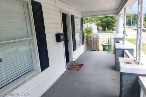 House in Tampa, Florida 3 bedrooms, 93.65 sq.m. № 2207414 - photo 3