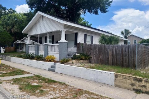 House in Tampa, Florida 3 bedrooms, 93.65 sq.m. № 2207414 - photo 2