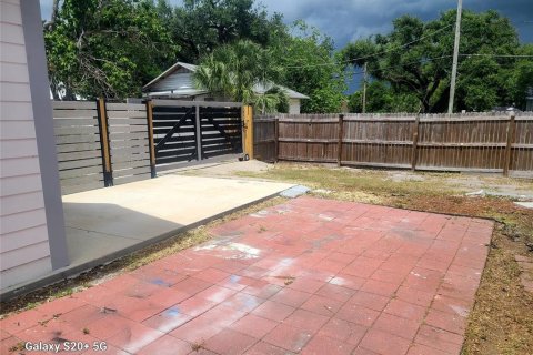 House in Tampa, Florida 3 bedrooms, 93.65 sq.m. № 2207414 - photo 12