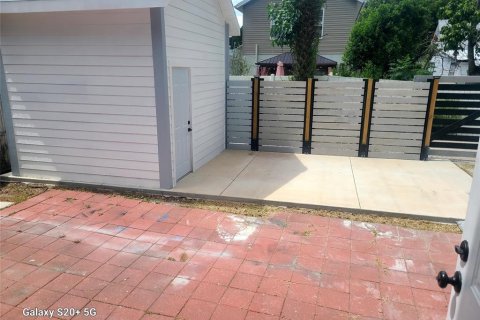 House in Tampa, Florida 3 bedrooms, 93.65 sq.m. № 2207414 - photo 11