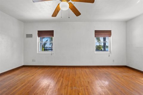 Casa en venta en Winter Haven, Florida, 4 dormitorios, 245.31 m2 № 1900541 - foto 15
