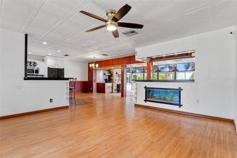 Casa en venta en Winter Haven, Florida, 4 dormitorios, 245.31 m2 № 1900541 - foto 9
