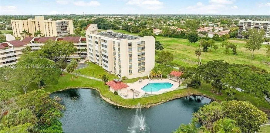 Кондоминиум с 2 спальнями в Лодерхилл, Флорида № 1999704