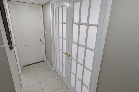 Купить кондоминиум в Лодерхилл, Флорида 2 спальни, 106.65м2, № 1999704 - фото 18