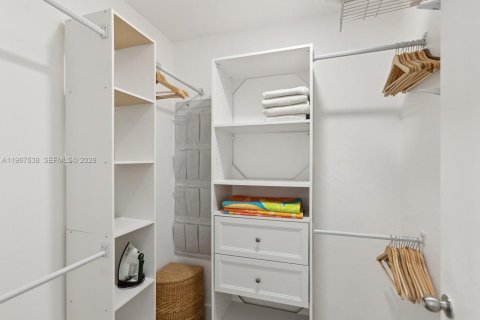 Villa ou maison à louer à Fort Lauderdale, Floride: 2 chambres, 124.95 m2 № 2032536 - photo 21