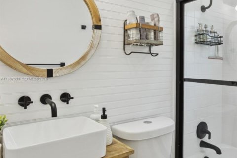 Villa ou maison à louer à Fort Lauderdale, Floride: 2 chambres, 124.95 m2 № 2032536 - photo 24