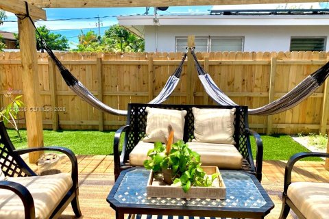 Villa ou maison à louer à Fort Lauderdale, Floride: 2 chambres, 124.95 m2 № 2032536 - photo 28