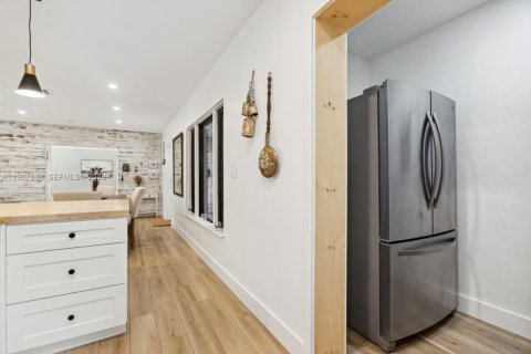 Villa ou maison à louer à Fort Lauderdale, Floride: 2 chambres, 124.95 m2 № 2032536 - photo 13