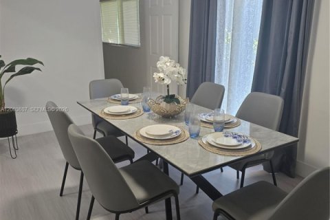 House in Lauderdale Lakes, Florida 4 bedrooms, 151.43 sq.m. № 2069157 - photo 15