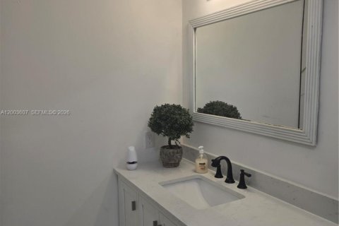 House in Lauderdale Lakes, Florida 4 bedrooms, 151.43 sq.m. № 2069157 - photo 9