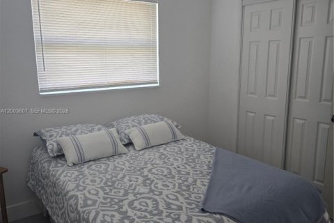 House in Lauderdale Lakes, Florida 4 bedrooms, 151.43 sq.m. № 2069157 - photo 5