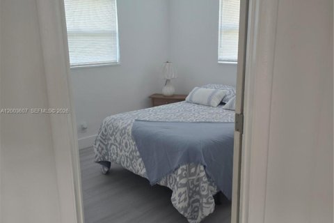 House in Lauderdale Lakes, Florida 4 bedrooms, 151.43 sq.m. № 2069157 - photo 11