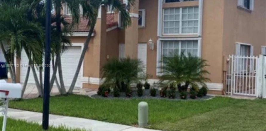 Casa en Miami, Florida 4 dormitorios, 235.23 m2 № 1865477