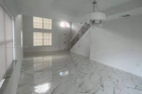 Casa en venta en Miami, Florida, 4 dormitorios, 235.23 m2 № 1865477 - foto 3