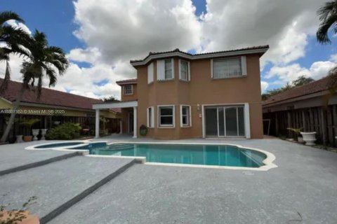 Casa en venta en Miami, Florida, 4 dormitorios, 235.23 m2 № 1865477 - foto 14