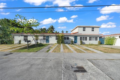 Immobilier commercial à Sweetwater, Floride 293.2 m2 № 2091121