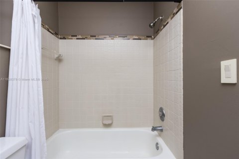 Condominio en venta en Coconut Creek, Florida, 2 dormitorios, 90.86 m2 № 1823946 - foto 28
