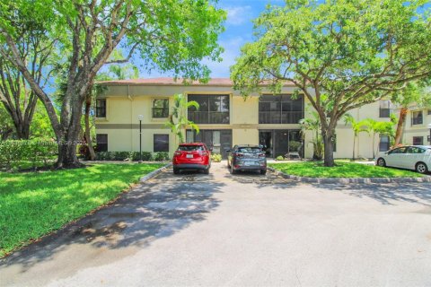 Condominio en venta en Coconut Creek, Florida, 2 dormitorios, 90.86 m2 № 1823946 - foto 18