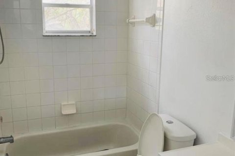 Снять в аренду виллу или дом в Киссимми, Флорида 4 спальни, 202.43м2, № 1882971 - фото 8