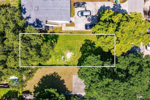 Terrain à vendre à Miami, Floride № 2012288 - photo 7