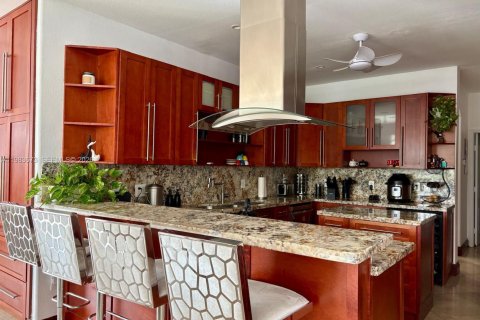 Villa ou maison à vendre à Doral, Floride: 5 chambres, 337.79 m2 № 2045443 - photo 8