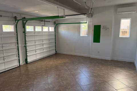 Villa ou maison à vendre à Doral, Floride: 5 chambres, 337.79 m2 № 2045443 - photo 22